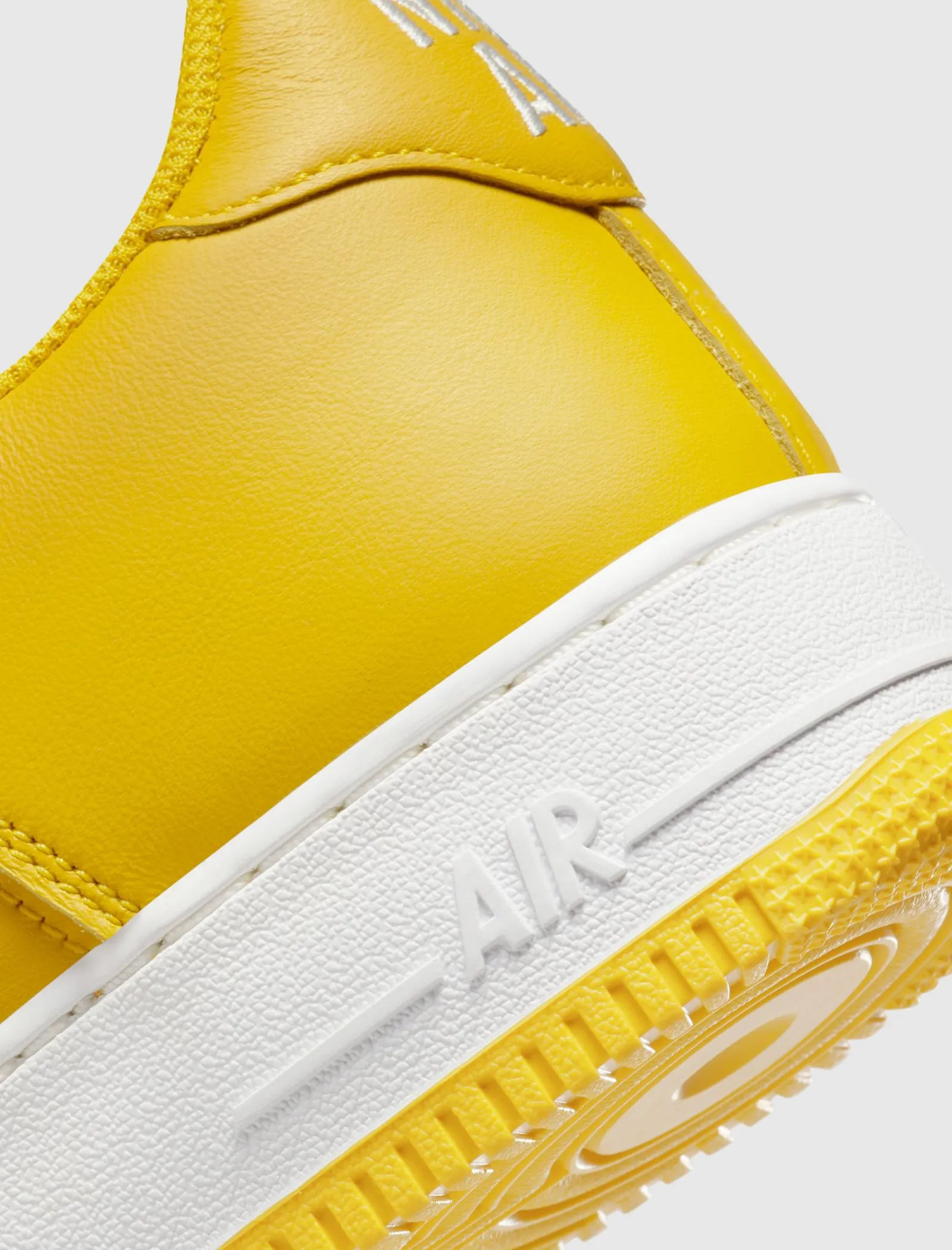 AIR FORCE 1 LOW RETRO "YELLOW JEWEL"